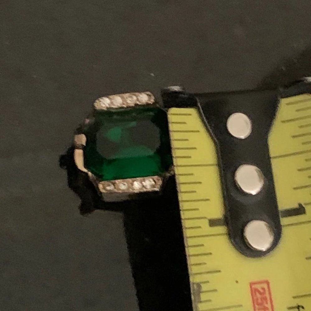 Sold Vintage Clip-On Earrings - Picture 9 of 9